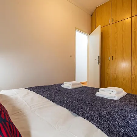 3 Bedroom Near Av. Liberdade * ליסבון