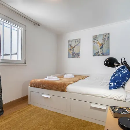 3 Bedroom Near Av. Liberdade Apartment