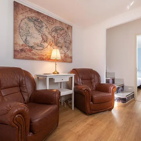 3 Bedroom Near Av. Liberdade Apartment